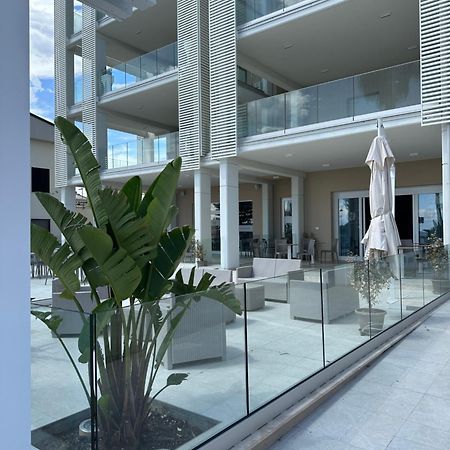 Hotel Petite Fleur Alba Adriatica Exterior foto