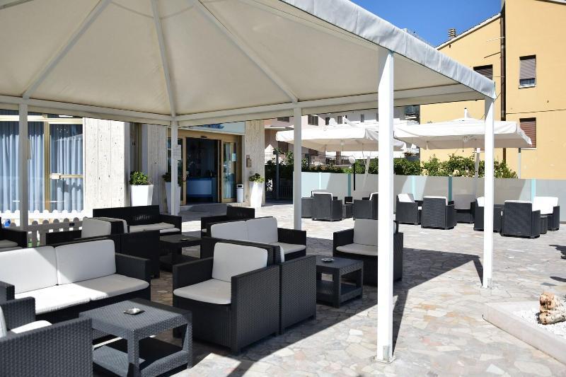 Hotel Petite Fleur Alba Adriatica Exterior foto