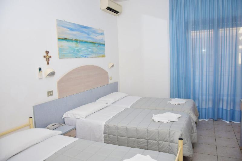 Hotel Petite Fleur Alba Adriatica Exterior foto