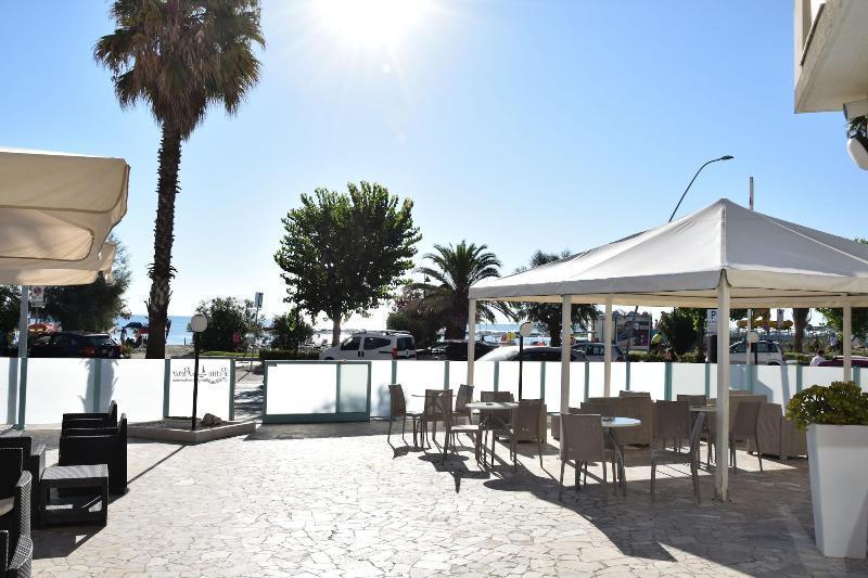 Hotel Petite Fleur Alba Adriatica Exterior foto