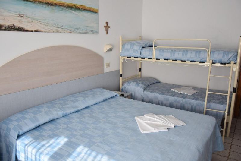 Hotel Petite Fleur Alba Adriatica Exterior foto