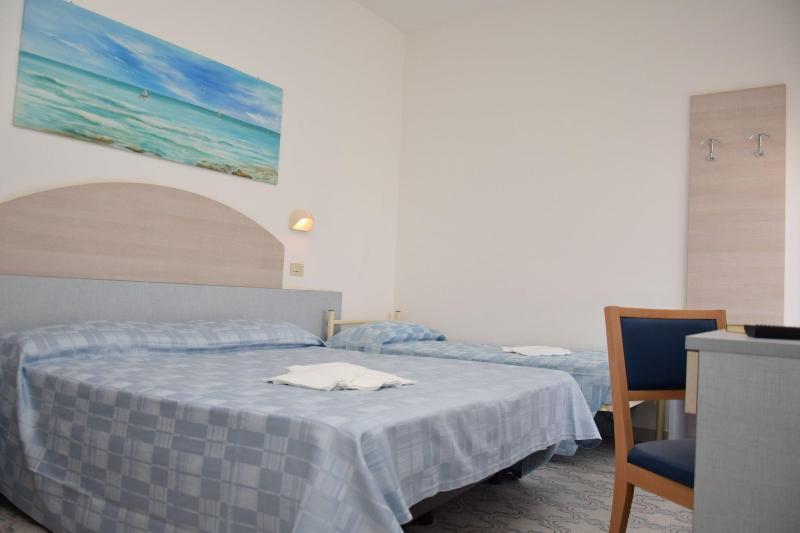 Hotel Petite Fleur Alba Adriatica Exterior foto