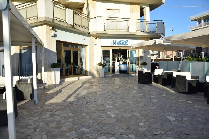 Hotel Petite Fleur Alba Adriatica Exterior foto