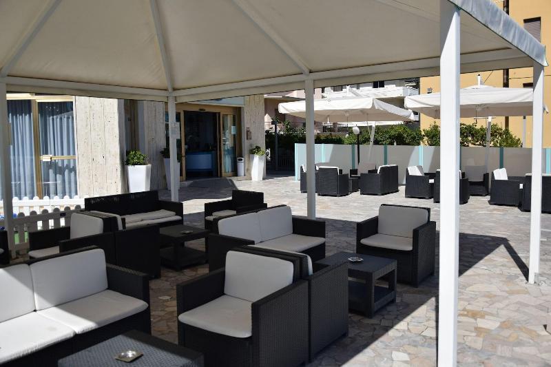 Hotel Petite Fleur Alba Adriatica Exterior foto
