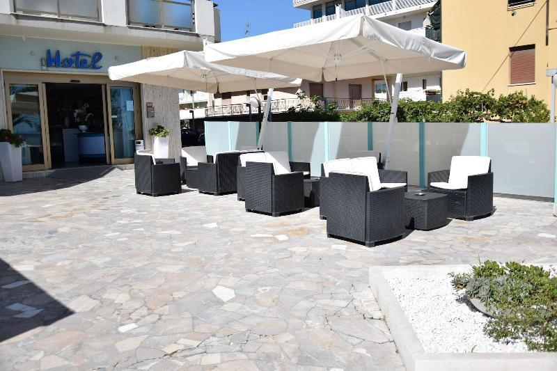 Hotel Petite Fleur Alba Adriatica Exterior foto