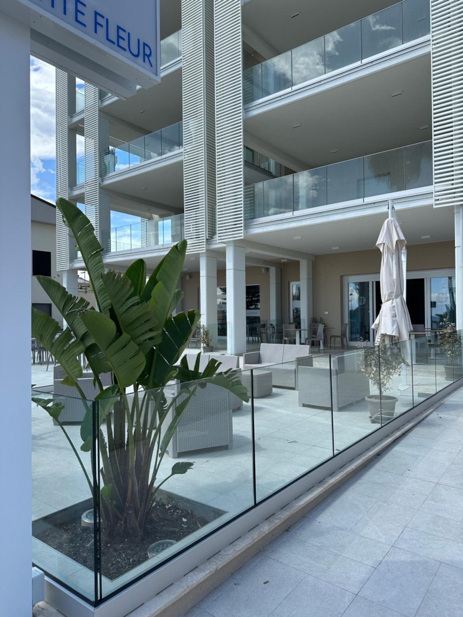 Hotel Petite Fleur Alba Adriatica Exterior foto
