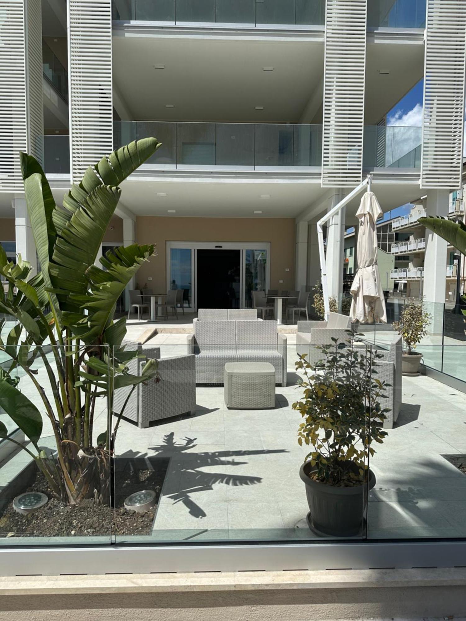 Hotel Petite Fleur Alba Adriatica Exterior foto