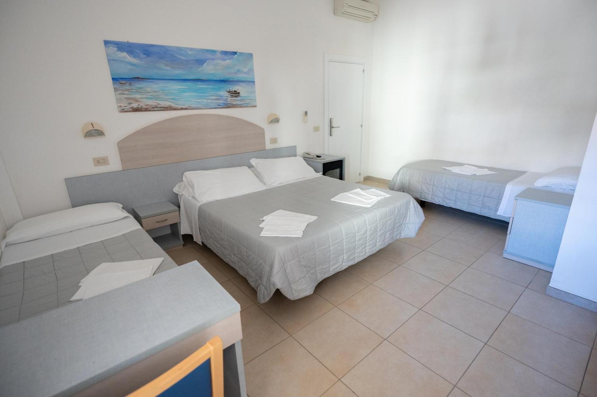 Hotel Petite Fleur Alba Adriatica Exterior foto