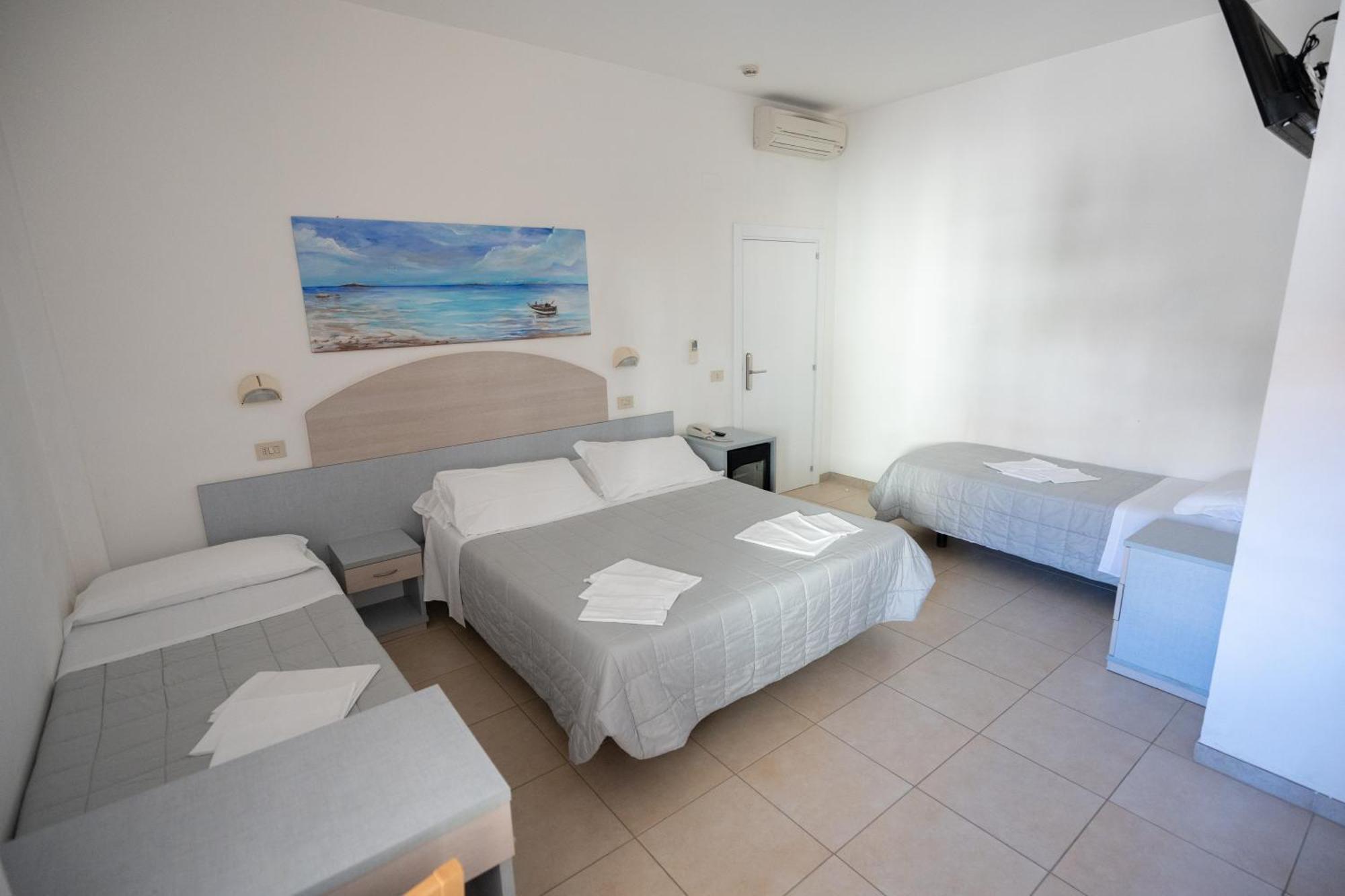 Hotel Petite Fleur Alba Adriatica Exterior foto