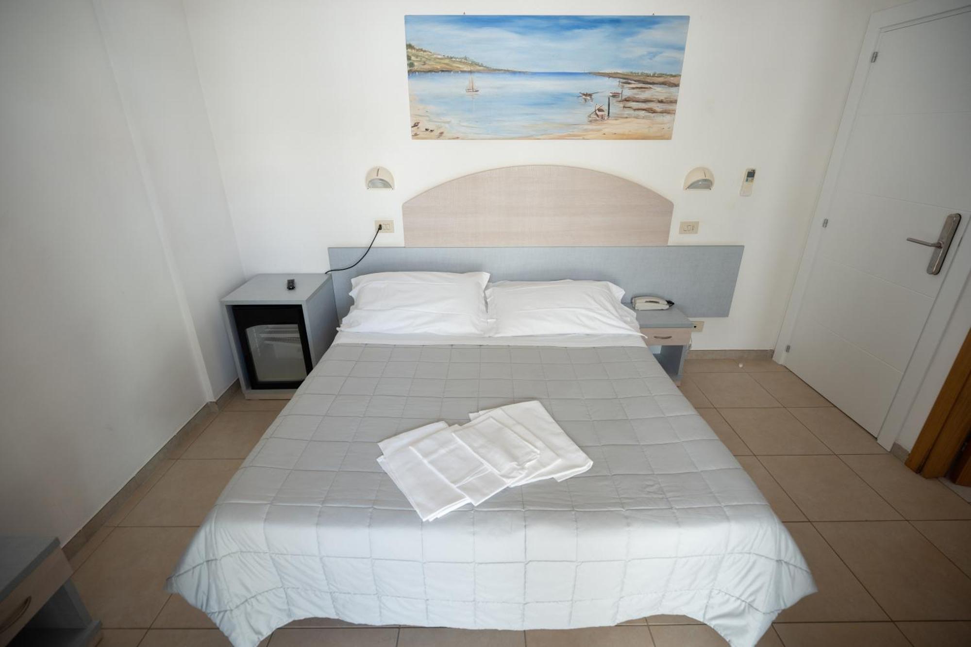 Hotel Petite Fleur Alba Adriatica Exterior foto