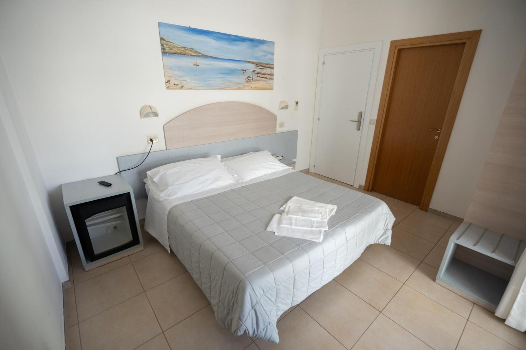 Hotel Petite Fleur Alba Adriatica Exterior foto