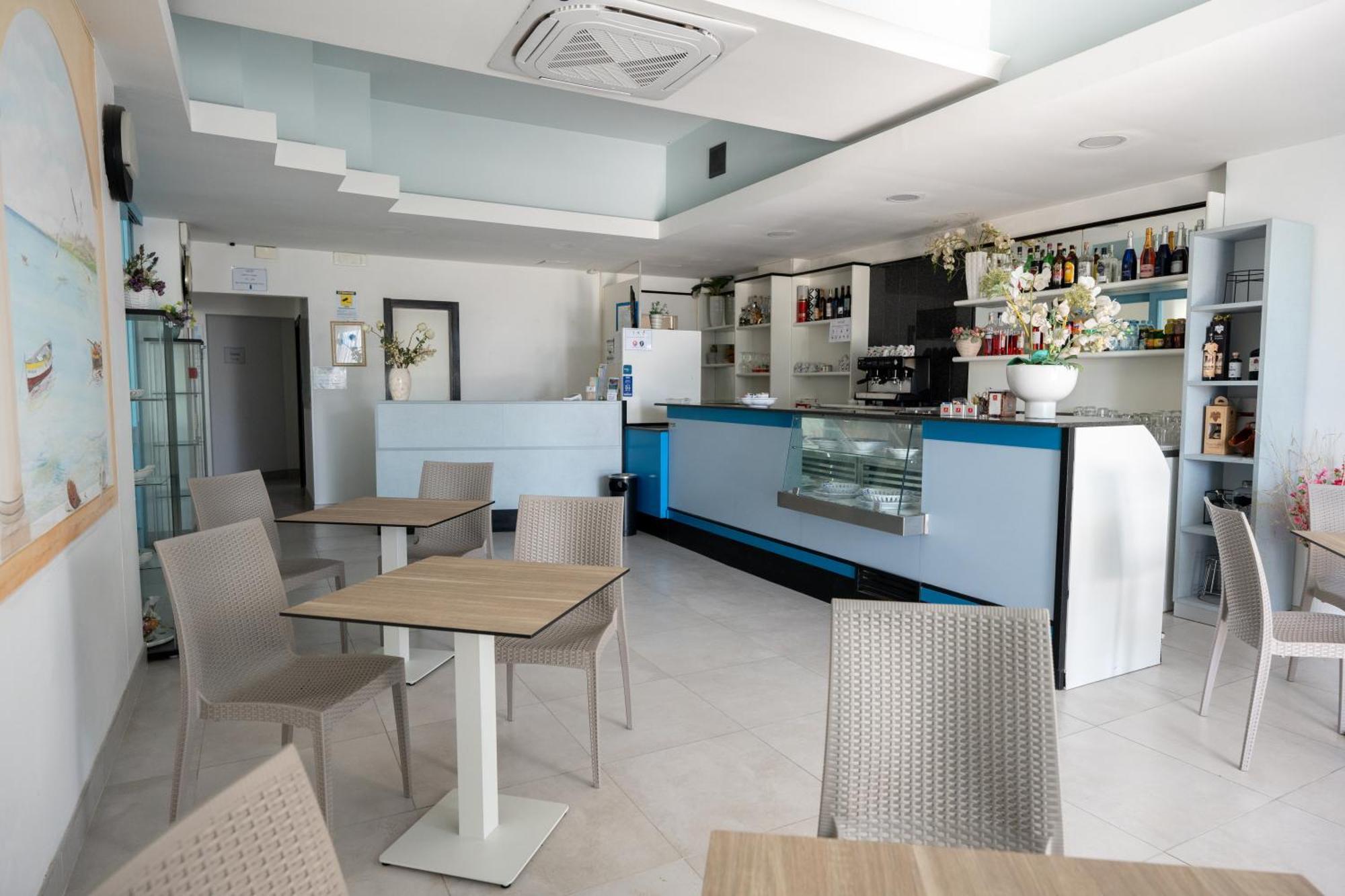 Hotel Petite Fleur Alba Adriatica Exterior foto
