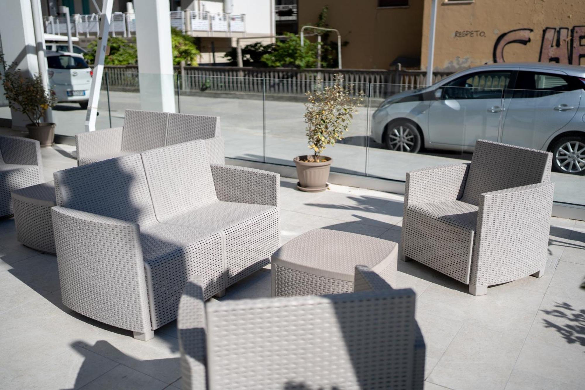 Hotel Petite Fleur Alba Adriatica Exterior foto