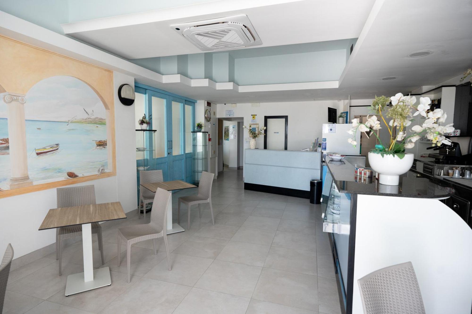 Hotel Petite Fleur Alba Adriatica Exterior foto