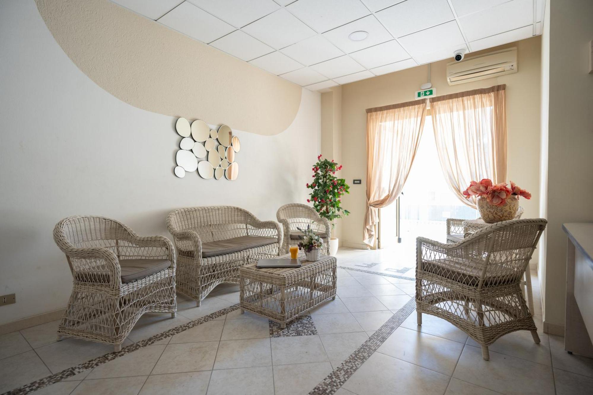 Hotel Petite Fleur Alba Adriatica Exterior foto